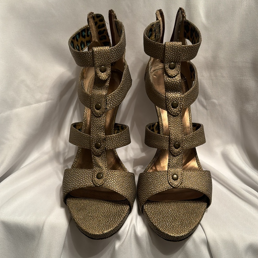 Bisou Bisou Zippered Back Heels - 4” - Picture 2 of 9
